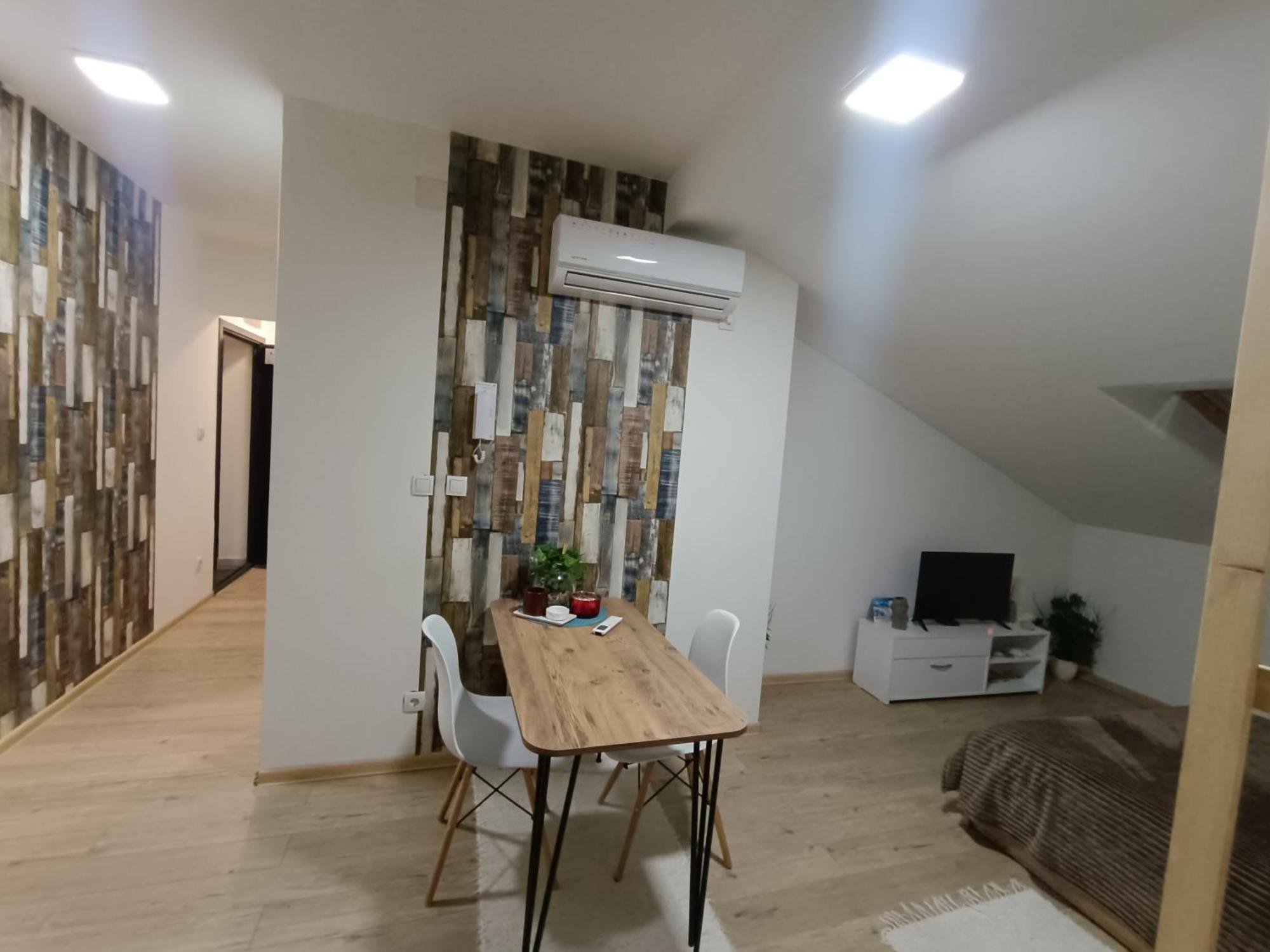 Apartmani S - Dsn Кралево Номер фото